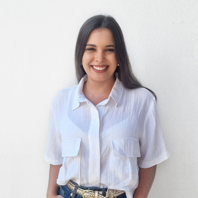 Paula Headshot edit2