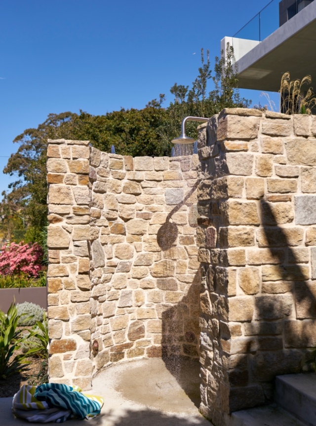 HLB 15 Outdoor shower 2